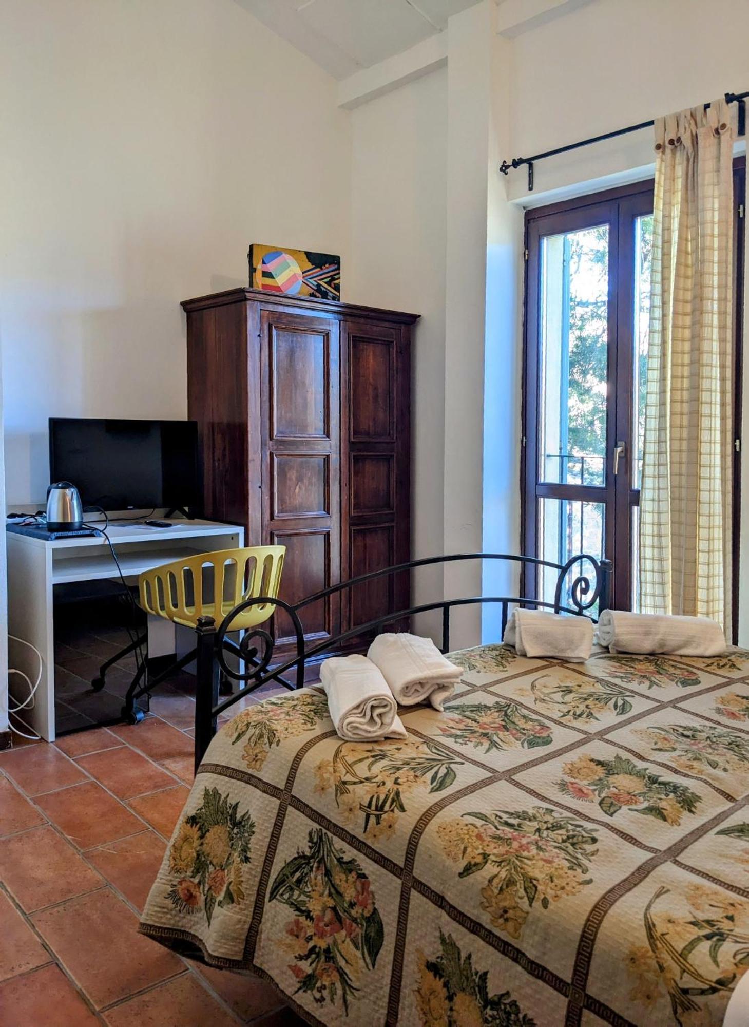 Hostal La Cittadella Dei Monti Sibillini Montemonaco Exterior foto