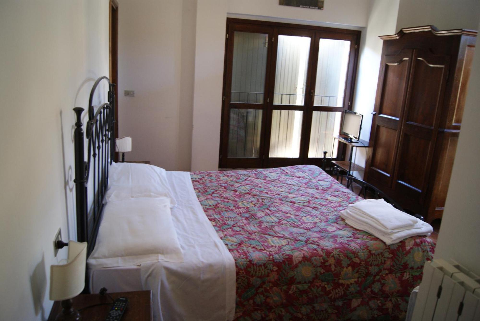 Hostal La Cittadella Dei Monti Sibillini Montemonaco Exterior foto
