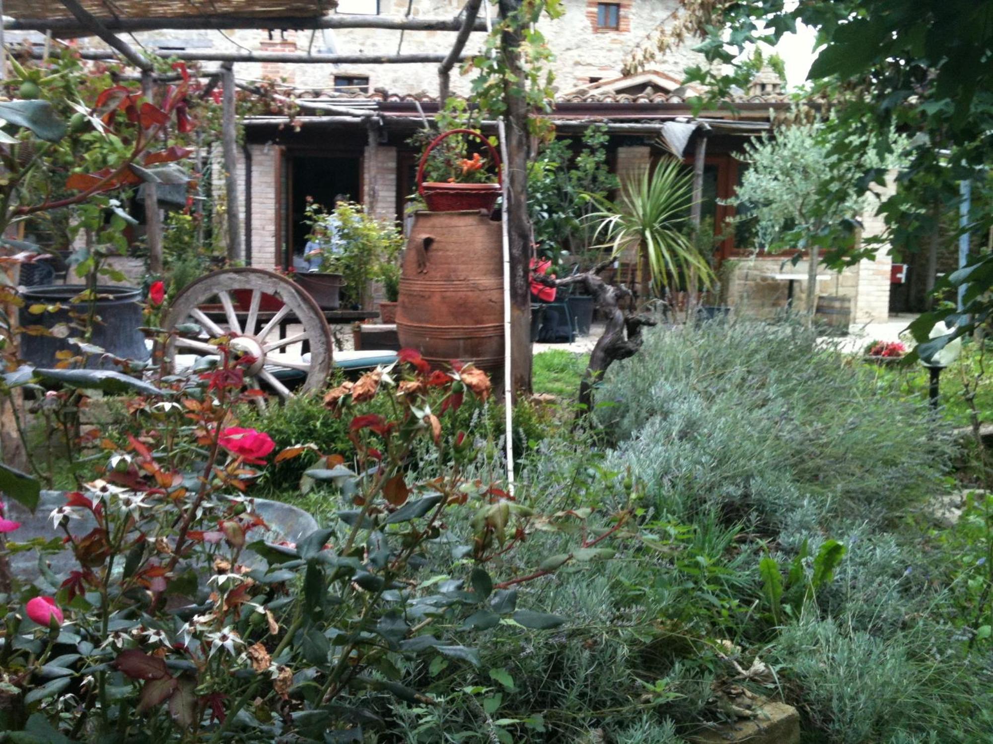 Hostal La Cittadella Dei Monti Sibillini Montemonaco Exterior foto