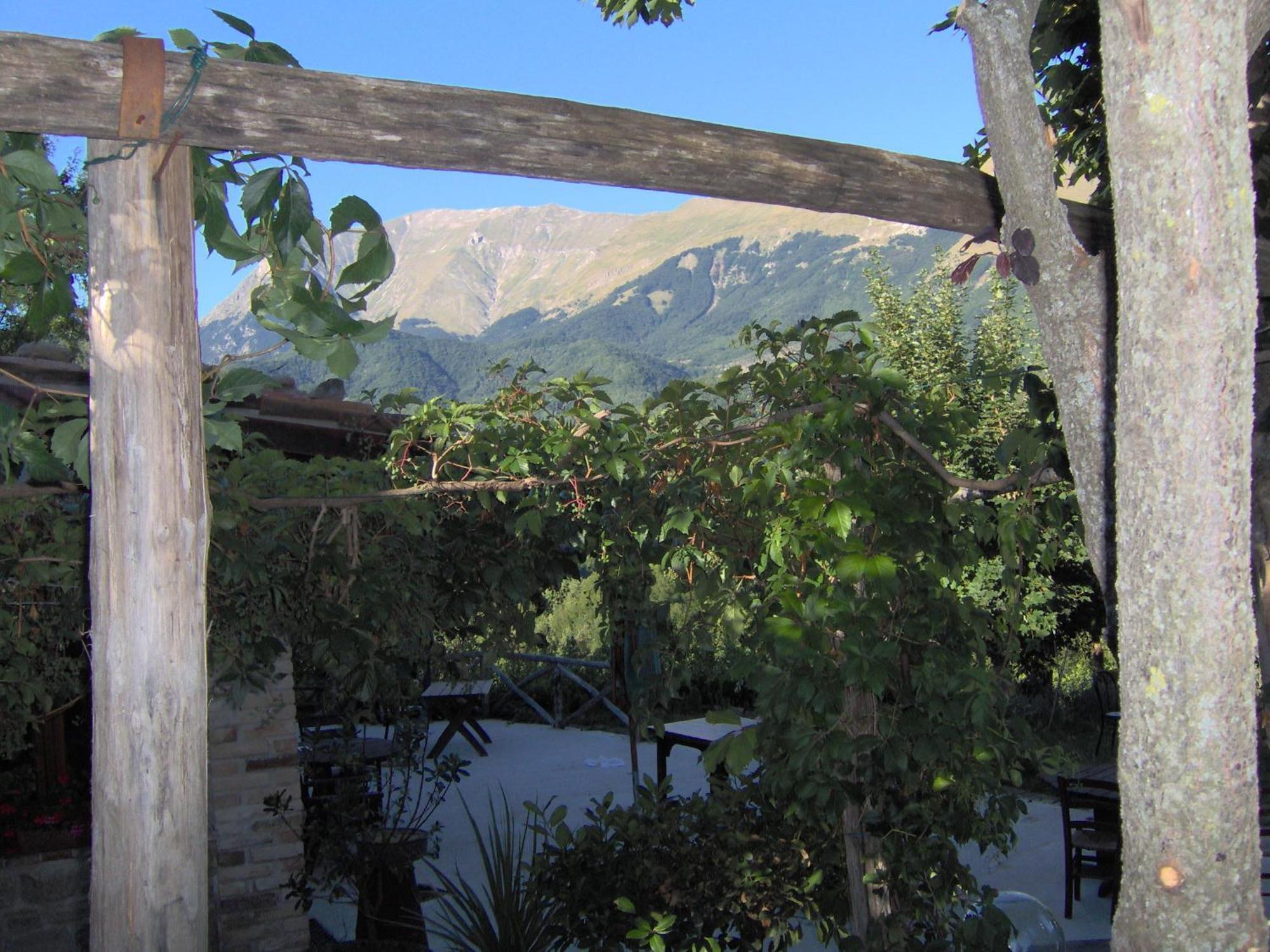 Hostal La Cittadella Dei Monti Sibillini Montemonaco Exterior foto